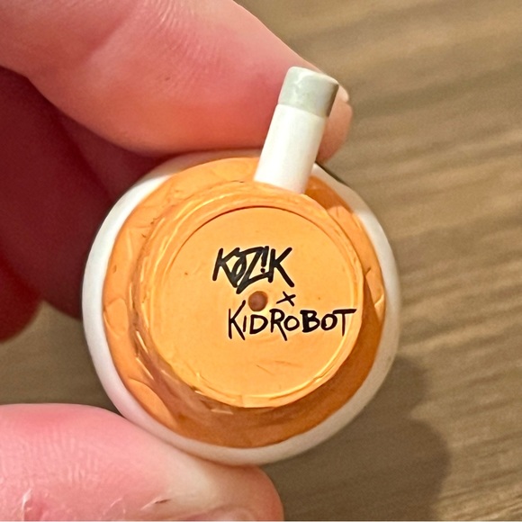 RARE🎉 - KidRobot ice cream cigarette collectible figure - Picture 8 of 11